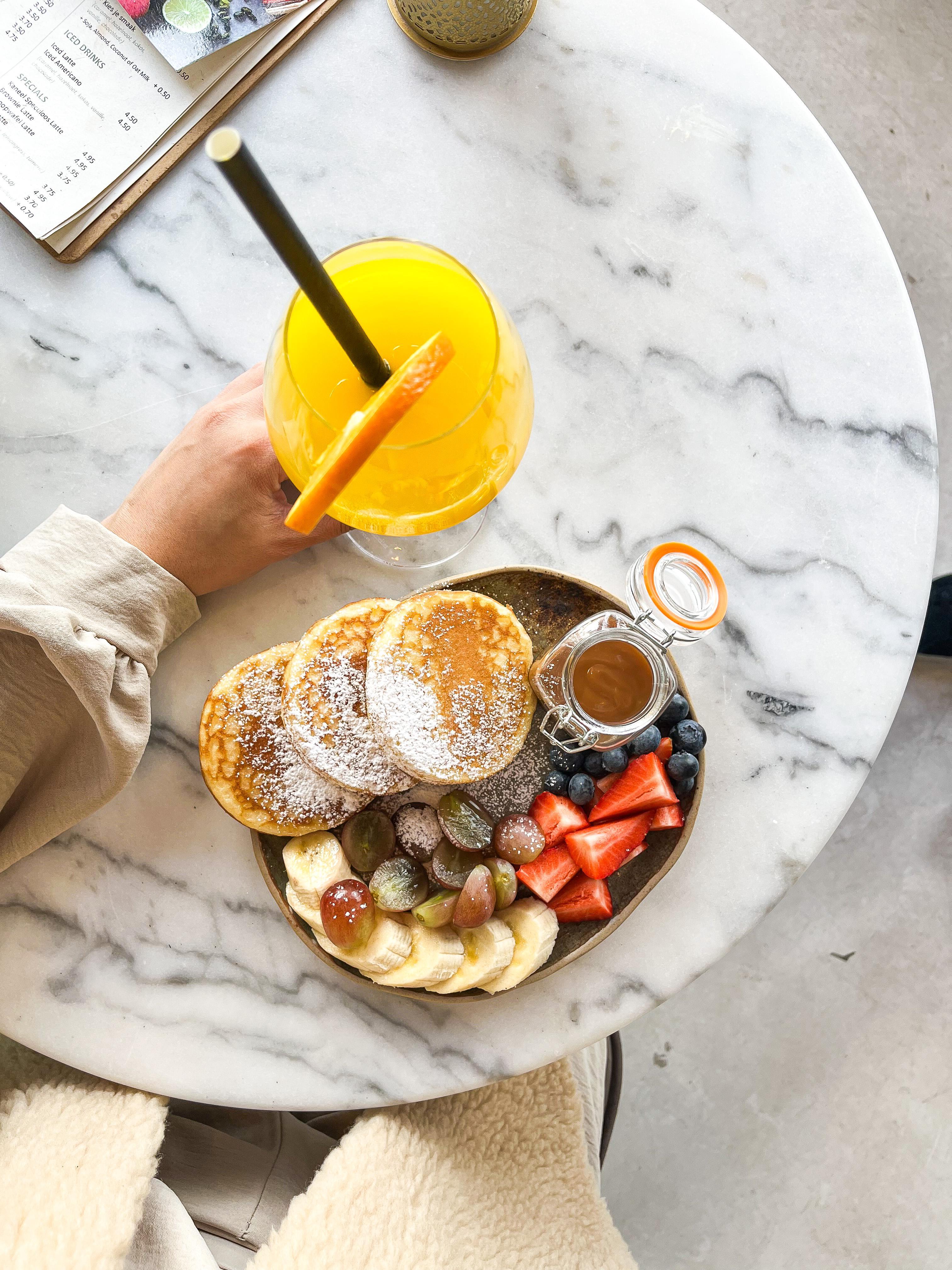 哈尔霍斯贝斯特韦斯特Plus酒店 阿纳姆 外观 照片 A plate of pancakes with fruit and maple syrup